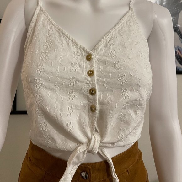 white crop top - Picture 3 of 5